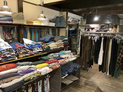 古着屋SHARE 本店の店内の様子