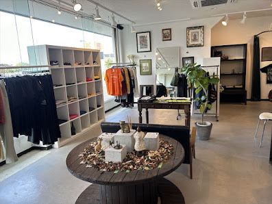 no.vel vintage used clothingの店内の様子