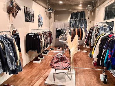 USED CLOTHING HOUSE A(古着屋エー)の店内の様子