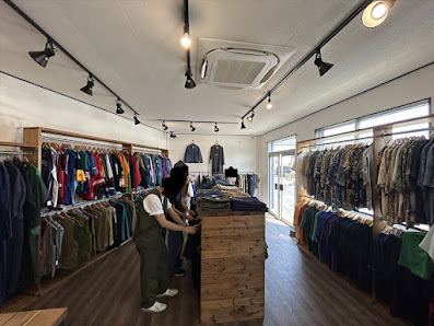 VINTAGE&USED OWEYOU 宇都宮の店内の様子