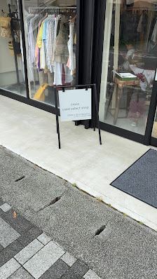 cross used garakutaの店内の様子