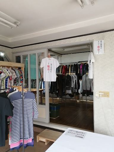 古着とTシャツの店内の様子