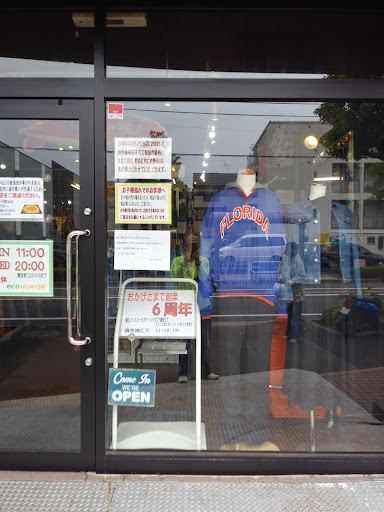 輸入古着eCOUNTERの店内の様子