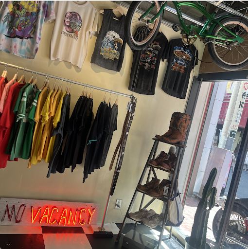 古着屋BigFish 立川店の店内の様子