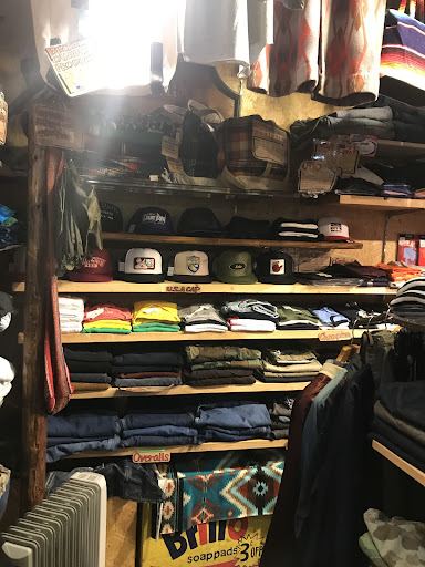 OUTSIDEの店内の様子