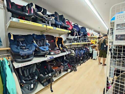 セカンドストリート ハーモス座間店の店内の様子