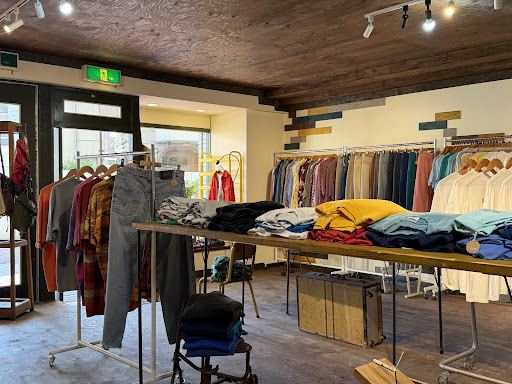 pocket used clothingの店内の様子