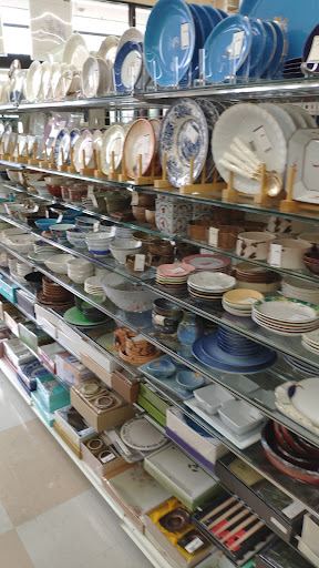 2nd Street 砺波店の店内の様子