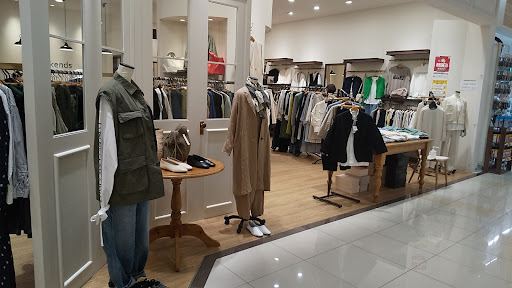 ウィークエンドの店舗写真