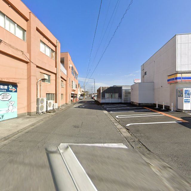 眠らない古着屋CAF富士錦店の店内の様子