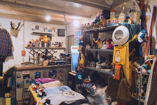 Rawdium Open Garage Marketの店舗写真