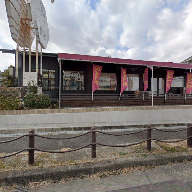 リサイクルブティック Uovo(ウーボ)の店内の様子
