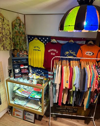 BEN used & vintage clothingの店内の様子