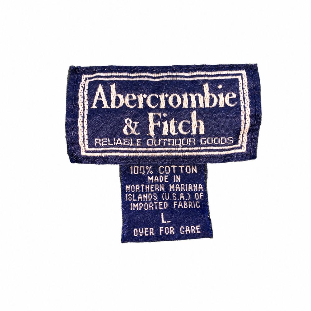 Abercrombie and Fitchのニットに付いたMADE IN ENGLAND表示のタグ