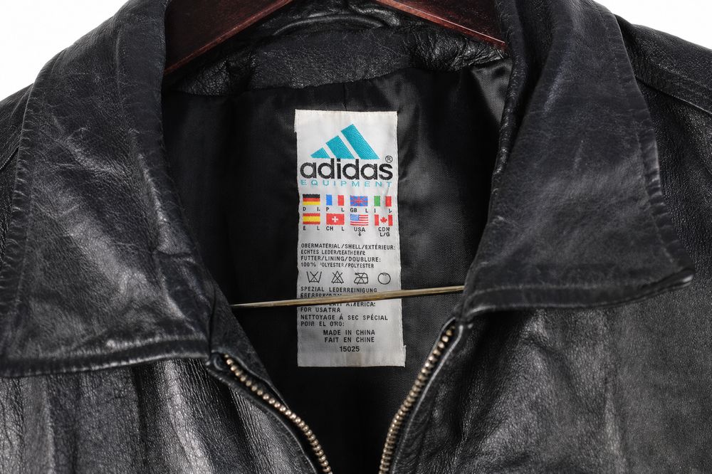 Adidas Equipmentの実物タグ資料、色の違うボディに付く同ブランドのタグ