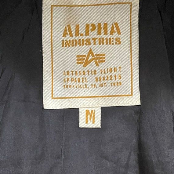 Alpha Industriesの実物タグ資料、プリント式の表示。文字の読める範囲を記録する