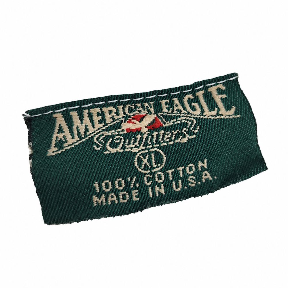 AMERICAN EAGLE OUTFITTERS STANDARD TRADITION、QUALITY SINCE 1977、ORIGINAL MID TWILL、VINTAGE FIT、MADE IN INDIAのタグ