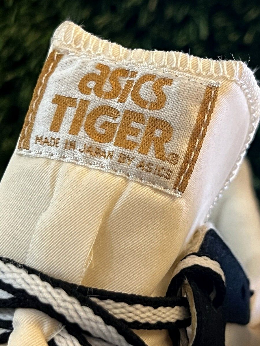 ASICSの実物タグ資料、競技・用途を示す補助表示があるタグ