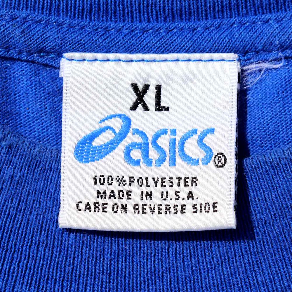 ASICSの実物タグ資料、色の違うボディに付く同ブランドのタグ