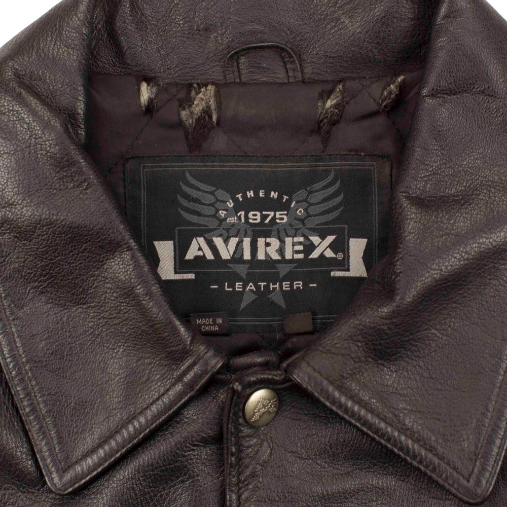 Avirexの実物タグ資料、ケア表示やサイズ欄を含むタグ周辺