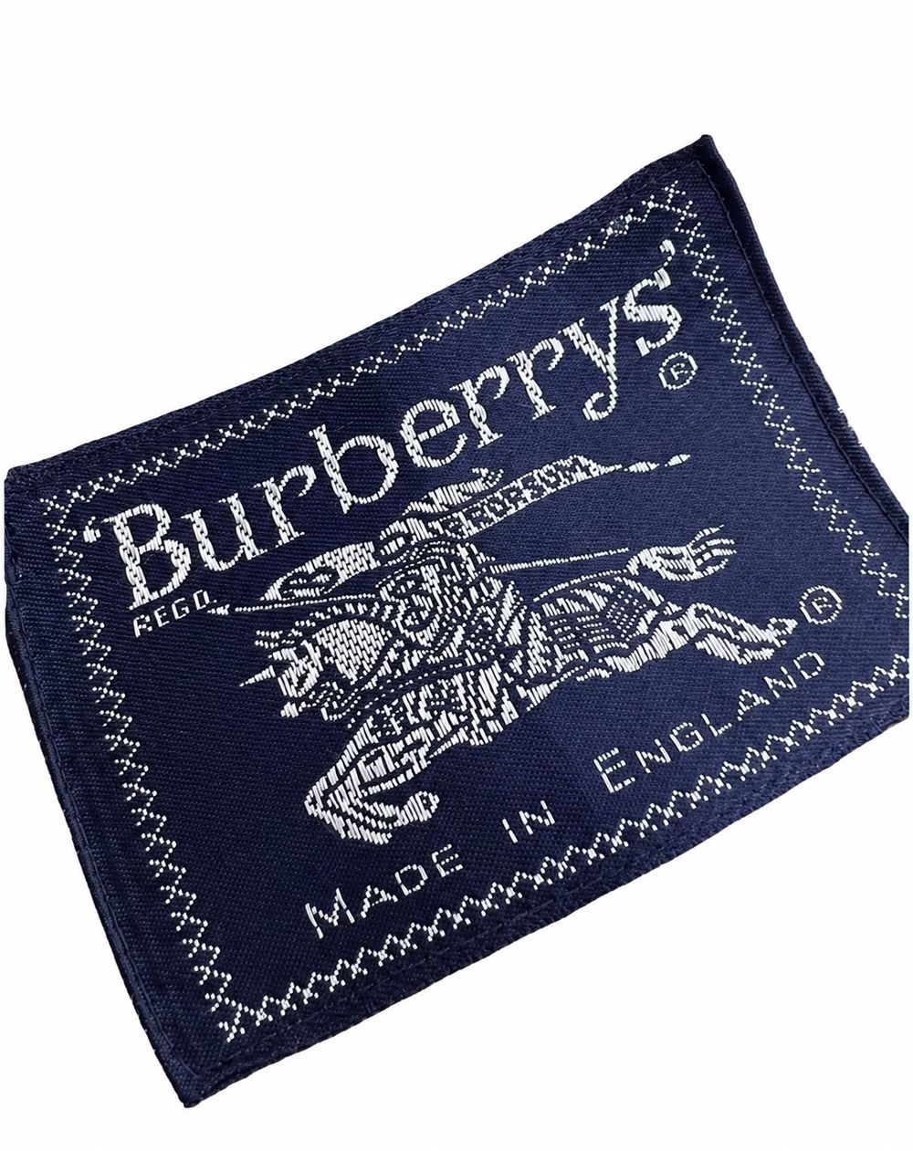 Burberryトレンチの白いケアタグと型番、サイズコード、毛・カシミヤ表示