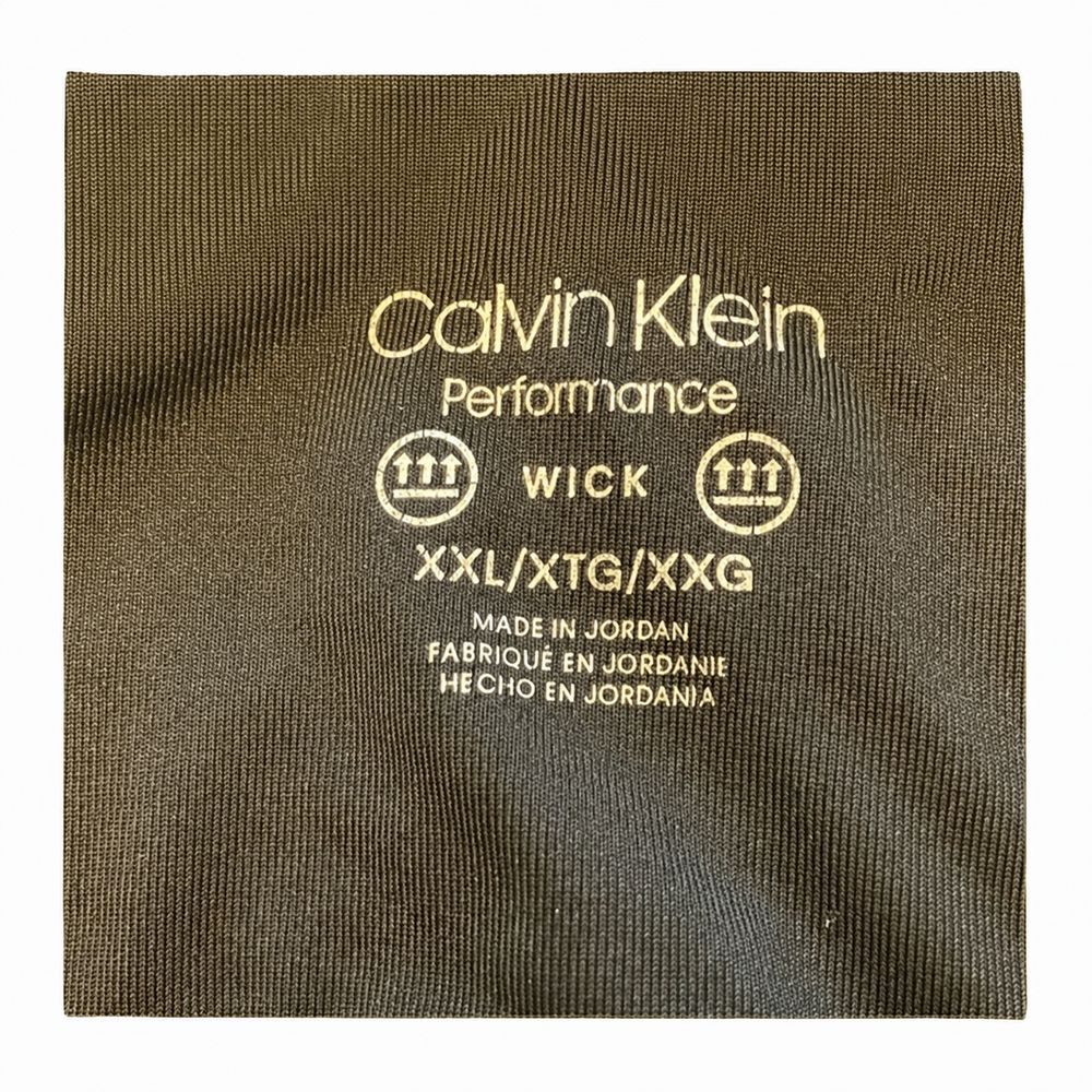 Calvin Klein JeansのCK革パッチとライトブルーデニム