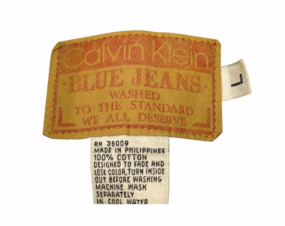 Calvin Kleinの白いロゴウエストバンドタグ