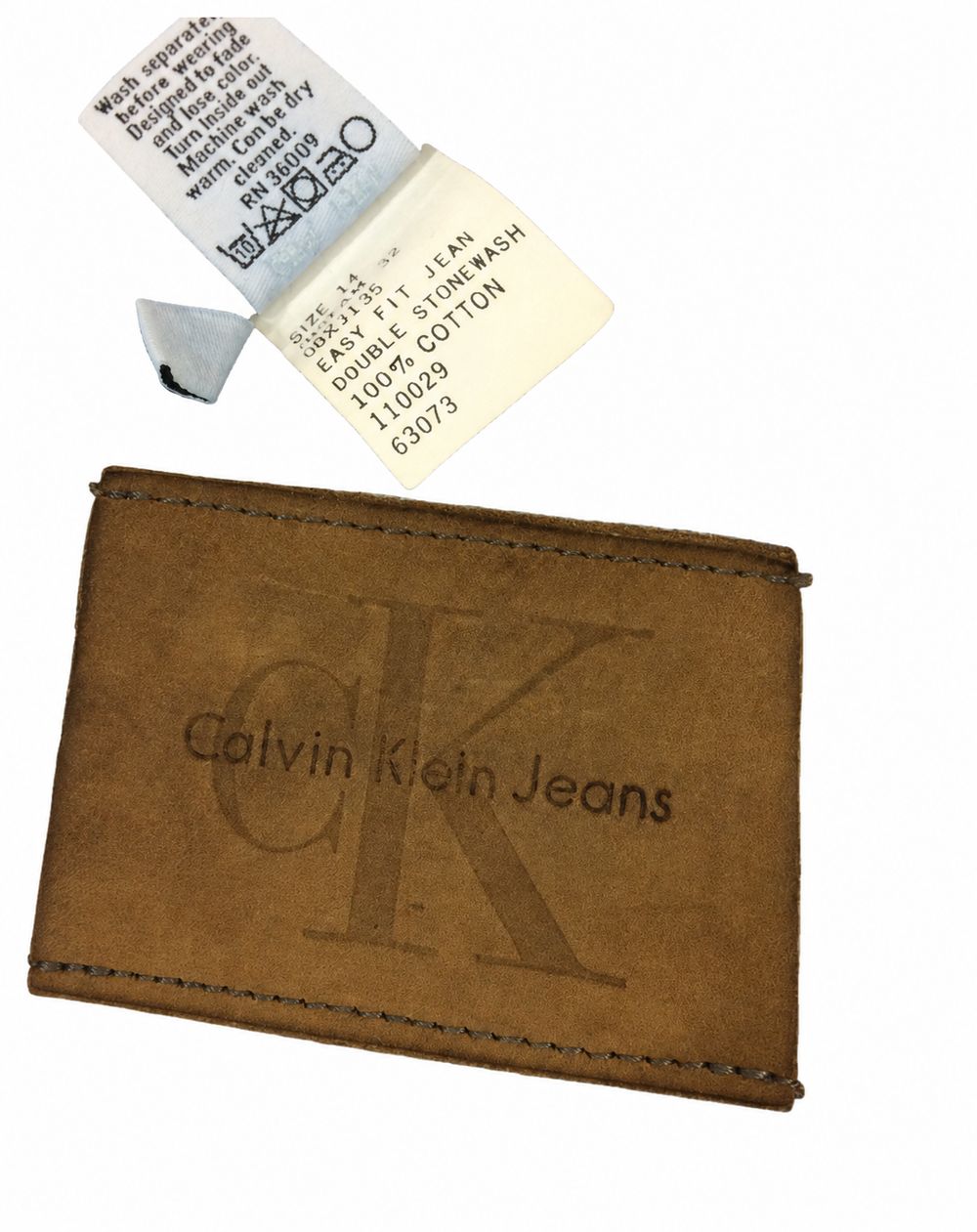 Calvin Klein PerformanceのwickタグとXXL、91パーセントナイロン9パーセントスパンデックス、Made in Jordan表示