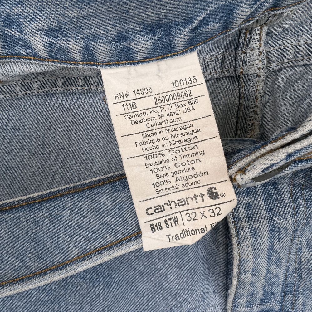 Carhartt WIPの実物タグ資料、色の違うボディに付く同ブランドのタグ
