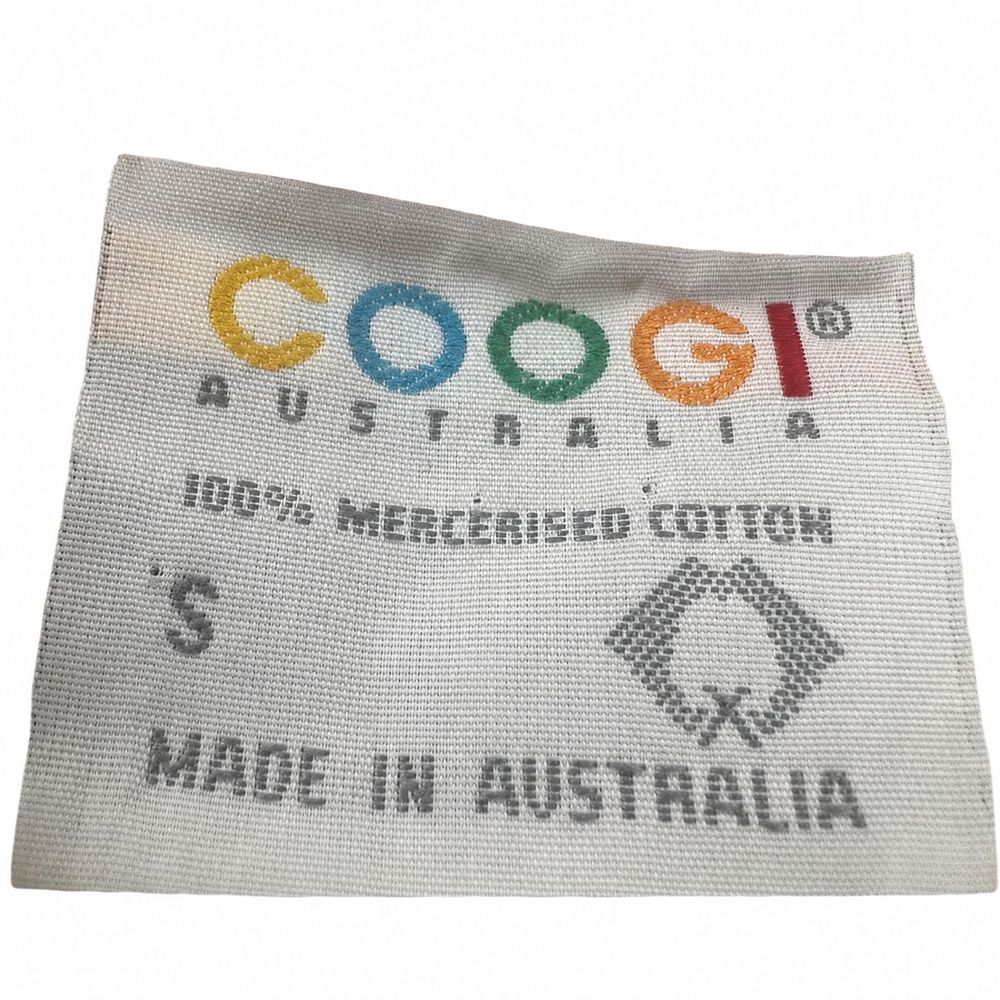 Coogiの100パーセントCotton、RN74095、CA19501、Made in Australia、ケア表示のタグ