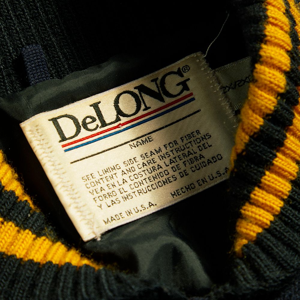 DeLONGの実物タグ資料、色の違うボディに付く同ブランドのタグ