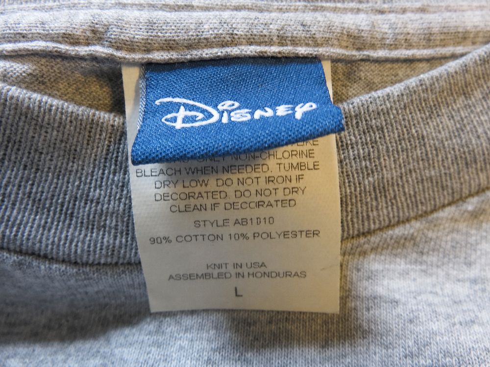 Disneyの実物タグ資料、プリント式の表示。文字の読める範囲を記録する