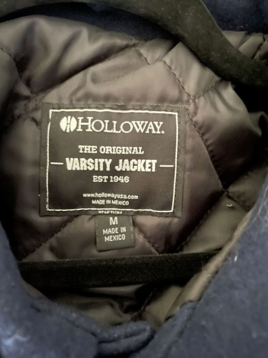 Hollowayの実物タグ資料、色の違うボディに付く同ブランドのタグ