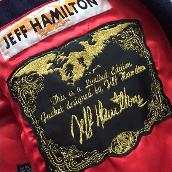 Jeff Hamiltonの実物タグ資料、色の違うボディに付く同ブランドのタグ