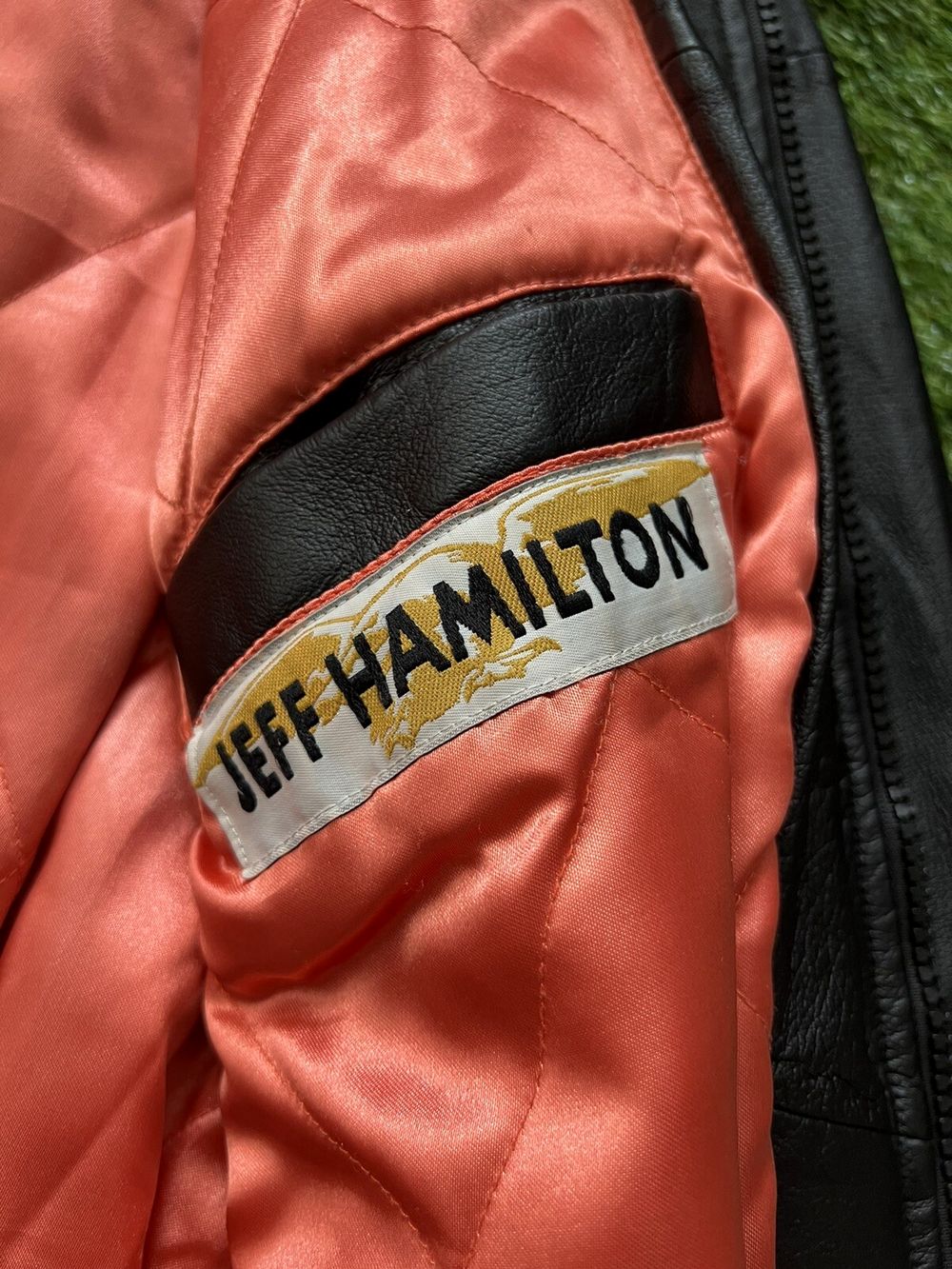Jeff Hamiltonの実物タグ資料、ケア表示やサイズ欄を含むタグ周辺