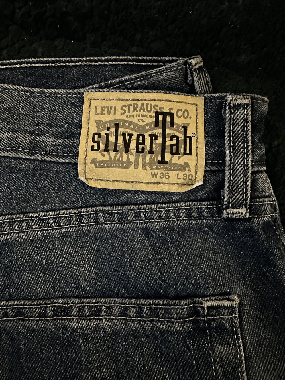 Levi’s SilverTabの実物タグ資料、色の違うボディに付く同ブランドのタグ