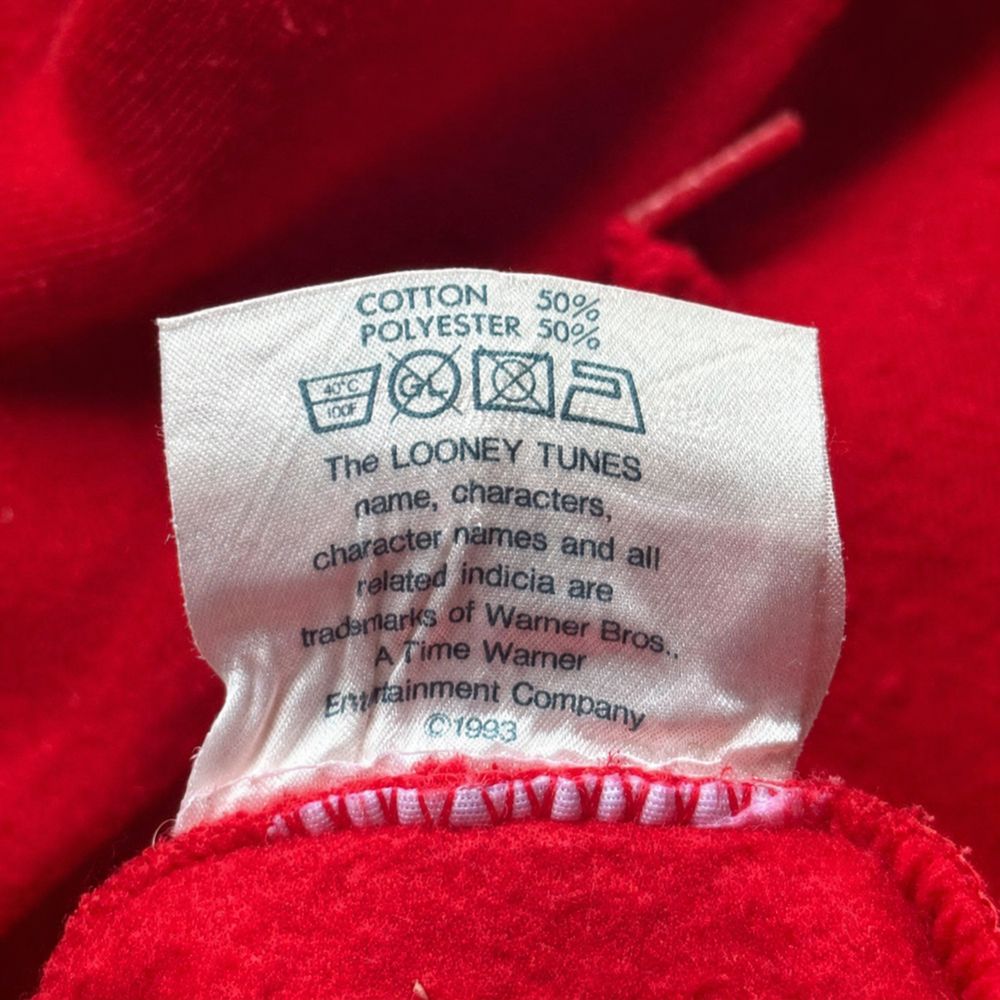 Looney Tunesの実物タグ資料、ブランドタグ全体。ロゴとタグの取り付け位置を確認する