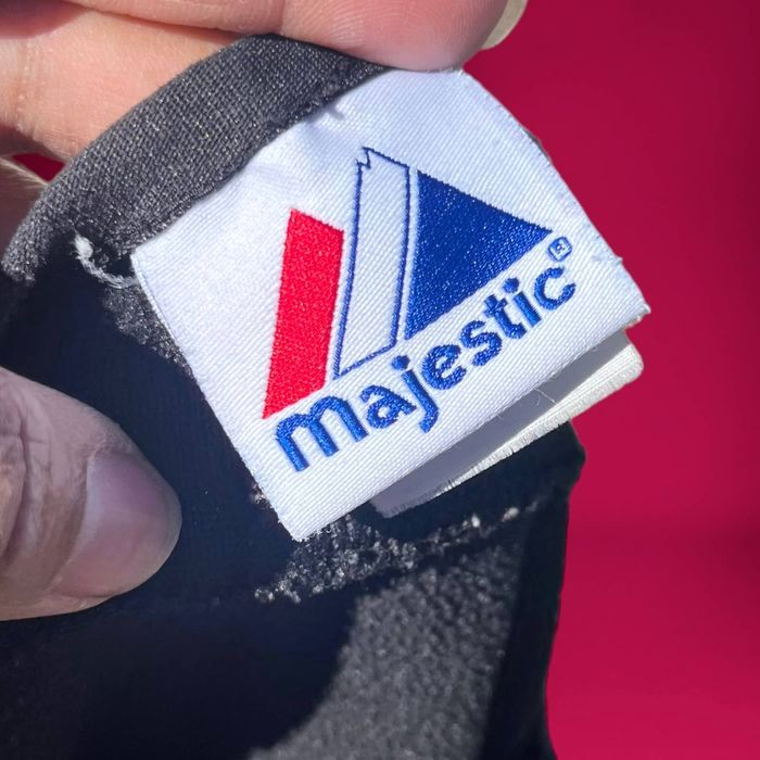 メッシュ素材に付いたMajesticタグ