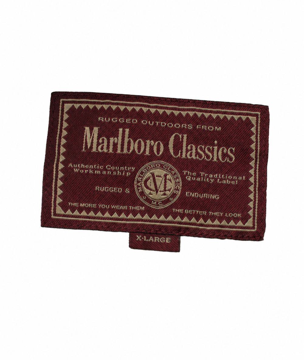 Marlboro Country Store、Gear for the Great Wide Open、Finest Quality、Authentic Wear、Adult One Sizeの赤いタグ