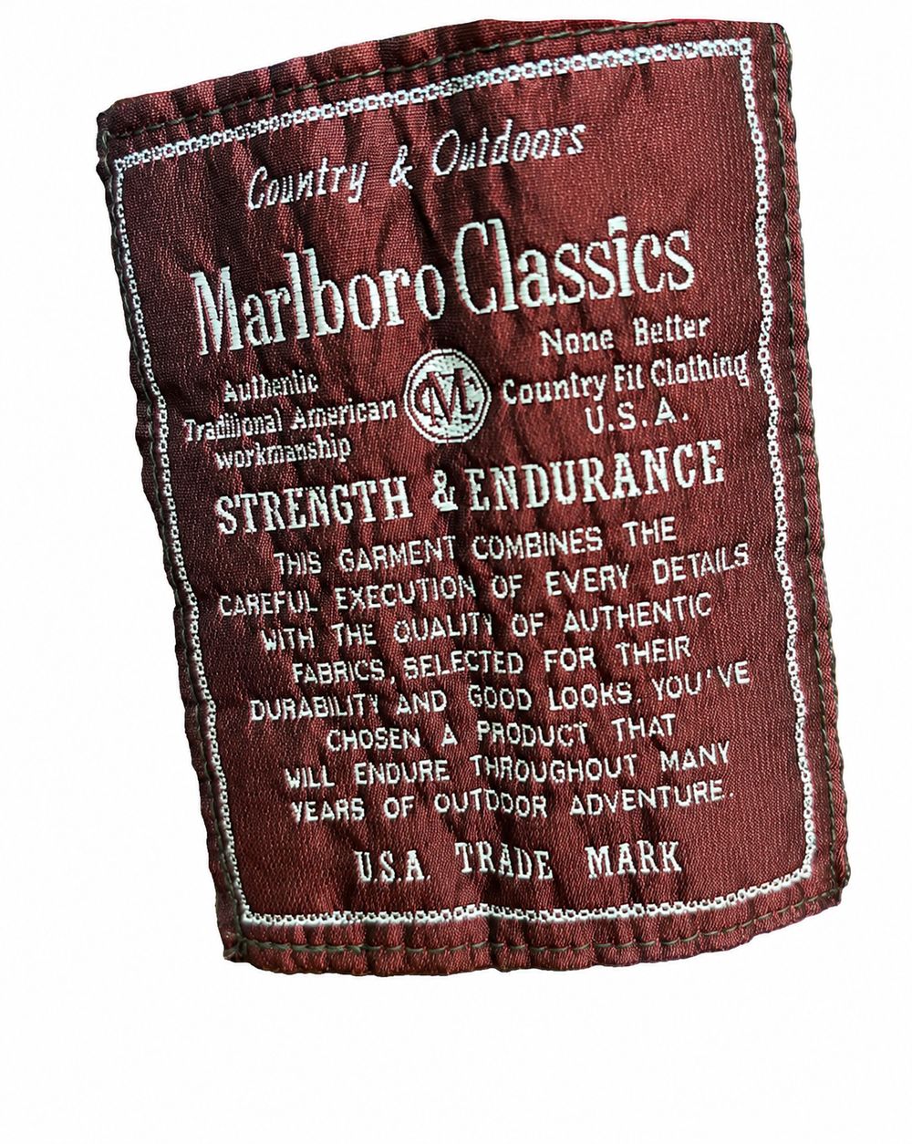 Marlboro Classicsの58パーセントNylon42パーセントPolyester、CA NUMBER 39854、Made in Italy表示のケアタグ
