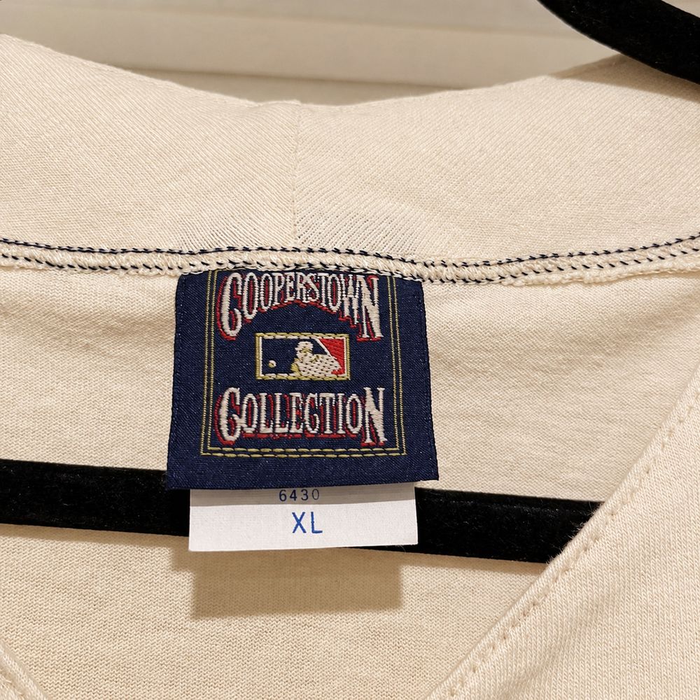 MLBの実物タグ資料、色の違うボディに付く同ブランドのタグ