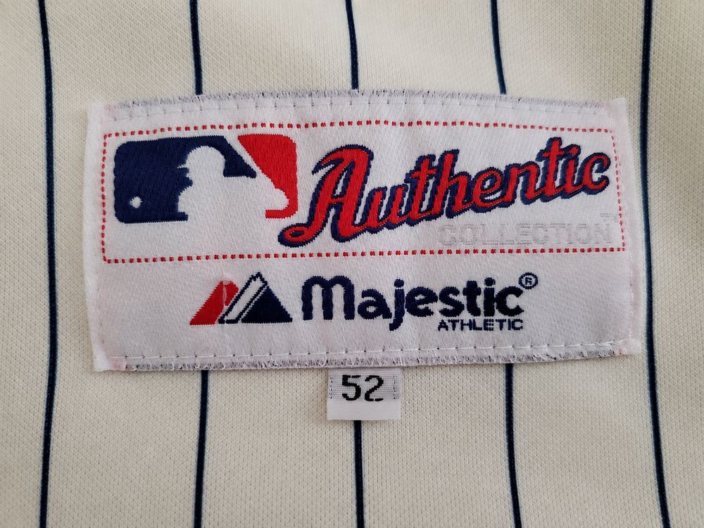 MLBの実物タグ資料、複数ラベルの位置関係が分かる全体写真