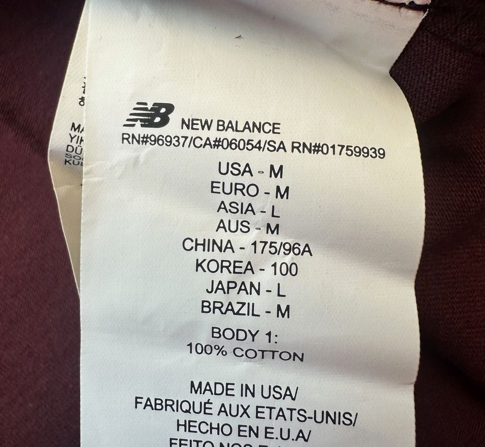 New Balanceの実物タグ資料、色の違うボディに付く同ブランドのタグ