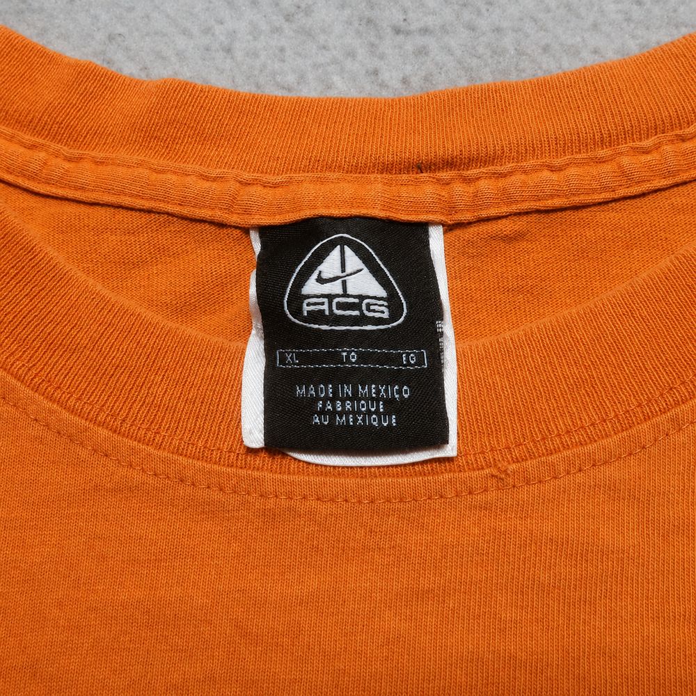 Nike ACGの実物タグ資料、生産国や素材表示が近接するタグの例