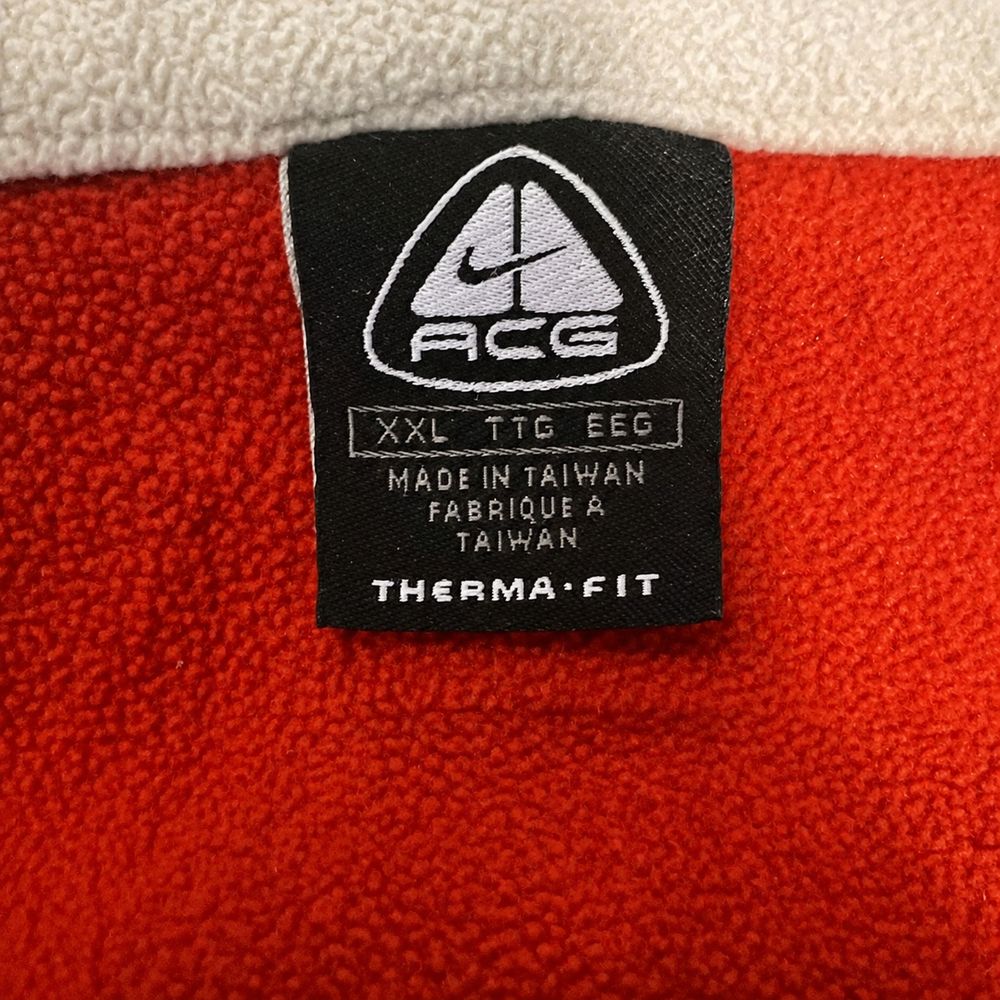 Nike ACGの実物タグ資料、別仕様の織りネーム。縫い付け方にも注目する