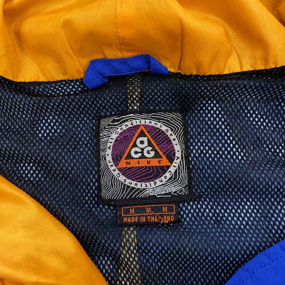 Nike ACGの実物タグ資料、競技・用途を示す補助表示があるタグ