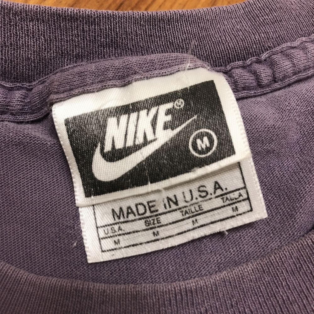 Nike ACGの実物タグ資料、色の違うボディに付く同ブランドのタグ
