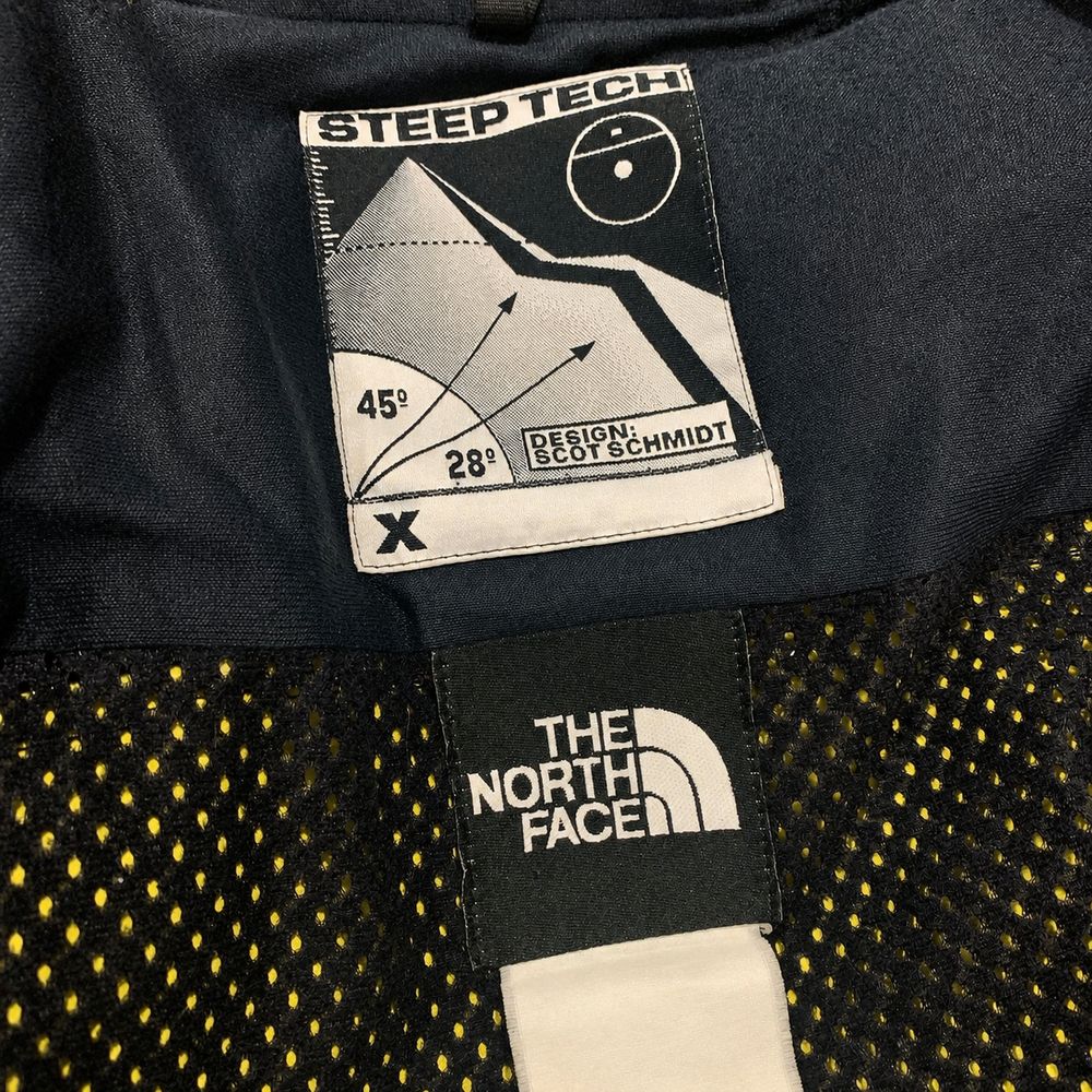 The North Face Steep Techの実物タグ資料、プリント式の表示。文字の読める範囲を記録する
