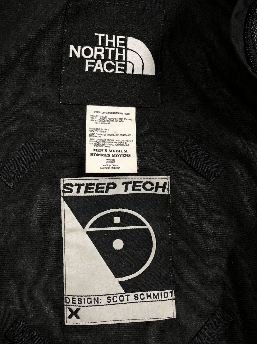 The North Face Steep Techの実物タグ資料、ケア表示やサイズ欄を含むタグ周辺