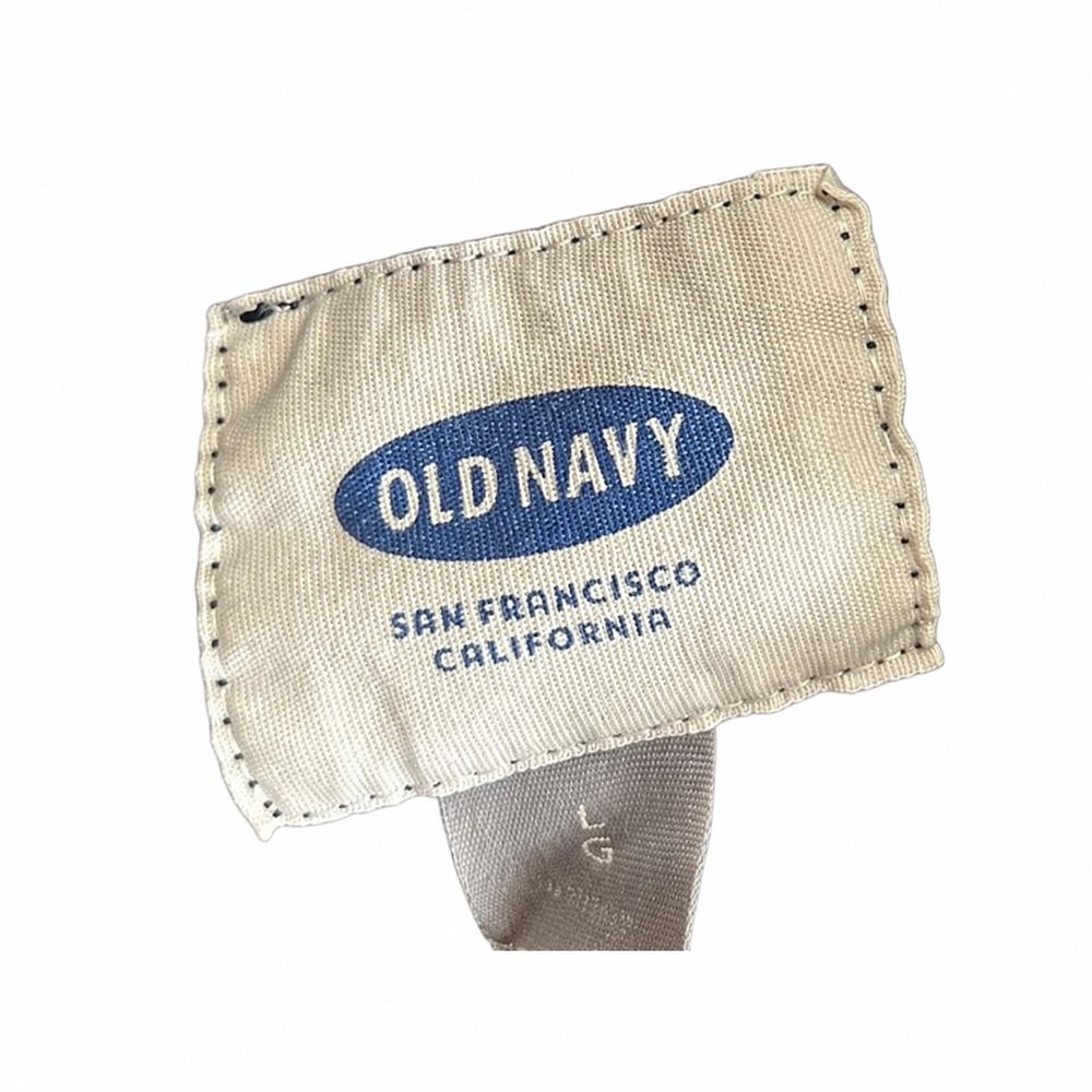 OLD NAVYのLタグとMade in Hong Kong、ニット素材表示